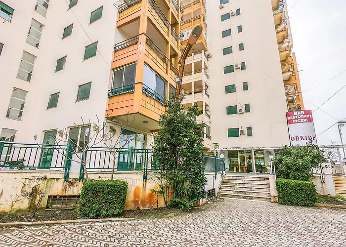 Lada 756 Apartment *